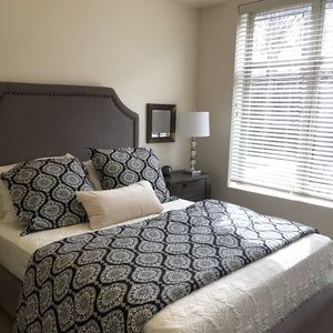 Pottery Barn king size black/cream medallion duvet and 3 Euroshams